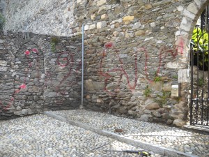 2015_05_18_vandali_castello_rezzonico_sa_siro (1)