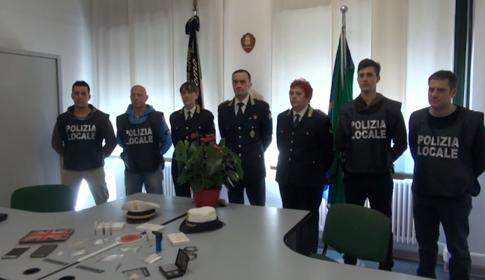 Droga dello sballo sequestrata dalla polizia locale di como ... Polizia como
