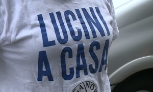 Uno slogan della Lega Nord contro il sindaco di Como