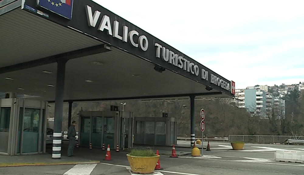 Sacerdote tenta di entrare in Italia con più di 50mila euro. Sanzionato a Brogeda