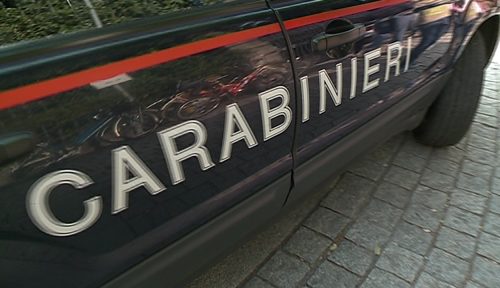 Sradicano l’autovelox sulla statale per Bellagio, due giovani denunciati