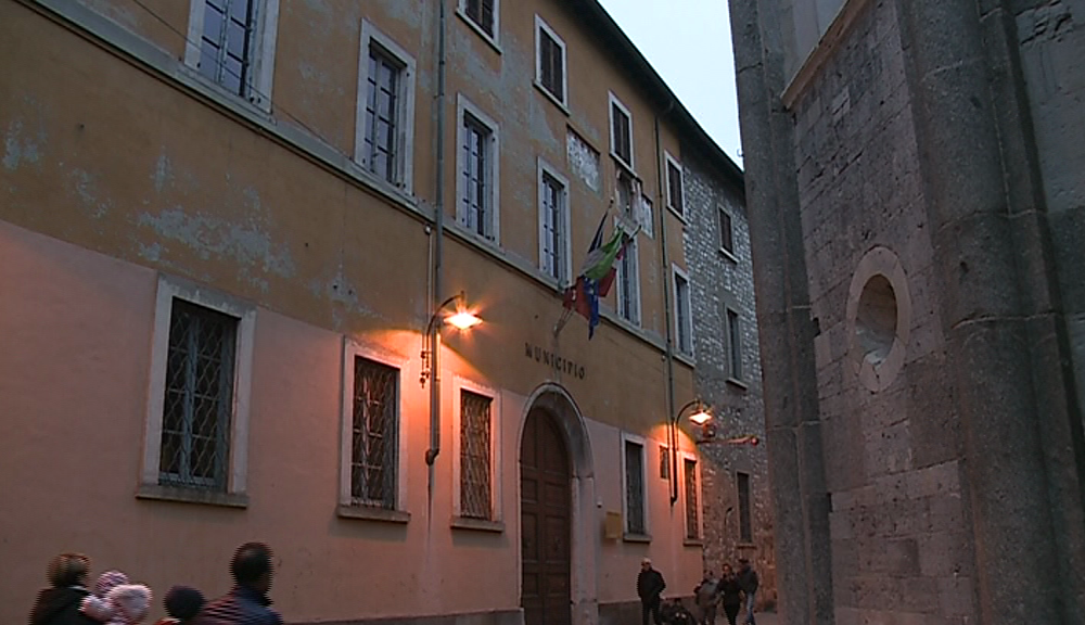 Protesta questa sera davanti a Palazzo Cernezzi per chiedere il garante dei detenuti