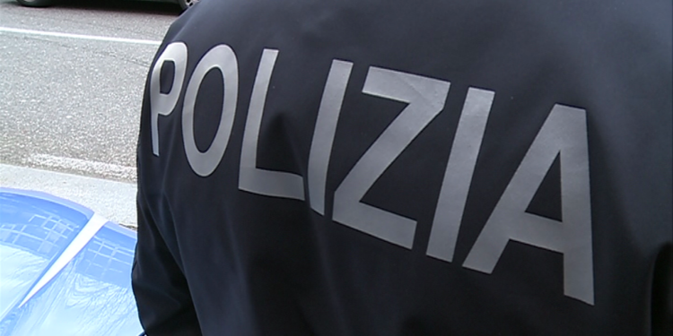 Polizia Como. Arresto maltrattamenti moglie