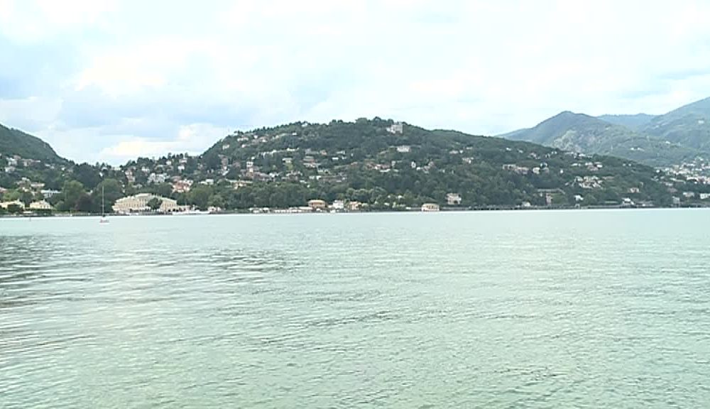 Como, corpo nelle acque del lago. Indagini in corso per risalire all’identità