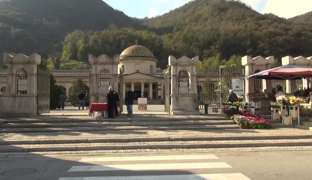 VIDEO – Cimitero Monumentale, dopo le denunce la verifica del Comune: “Manutenzione in corso”