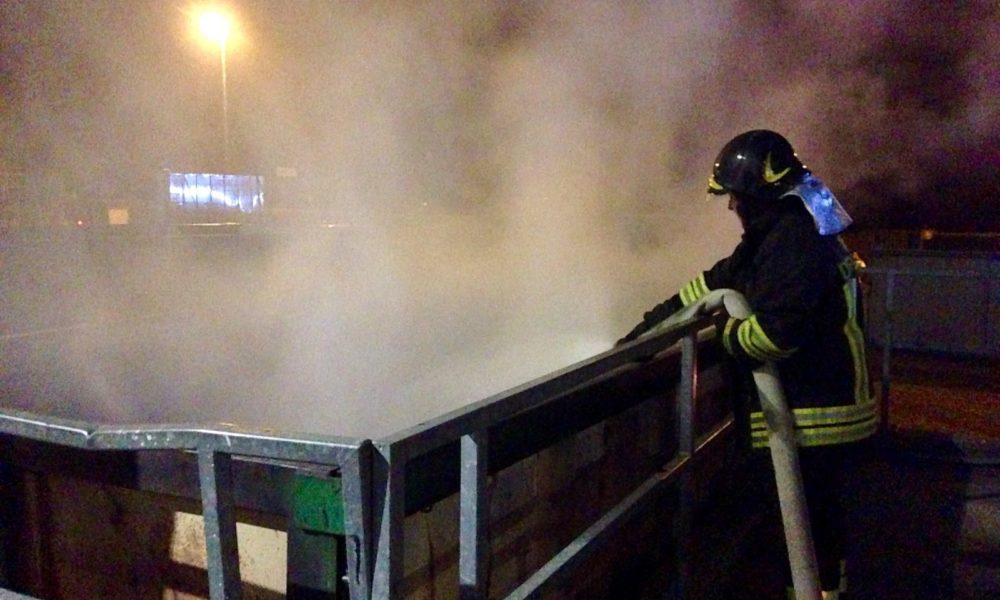 VIDEO Corso per aspiranti Vigili del Fuoco: ecco come si fa (e, no, non è per tutti)