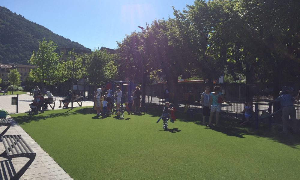 Passeggiata “Amici di Como”, conclusi gli interventi su giochi e manto erboso