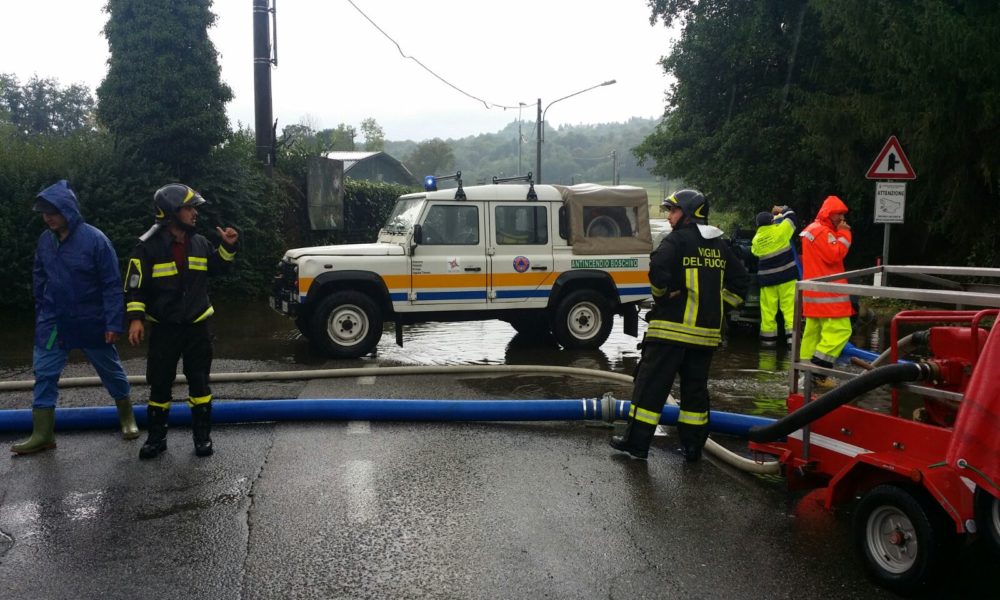 Ronago, emergenza in Val Mulini: appartamenti, ristorante e strada allagati