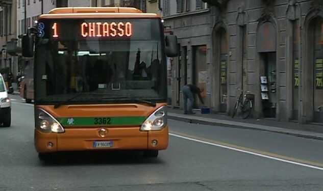 Bus in via Milano a Como