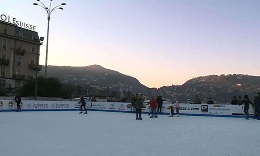Disturbano e aggrediscono i pattinatori alla pista di piazza Cavour, fermati due uomini