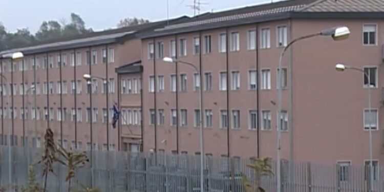 agenti aggrediti carcere bassone