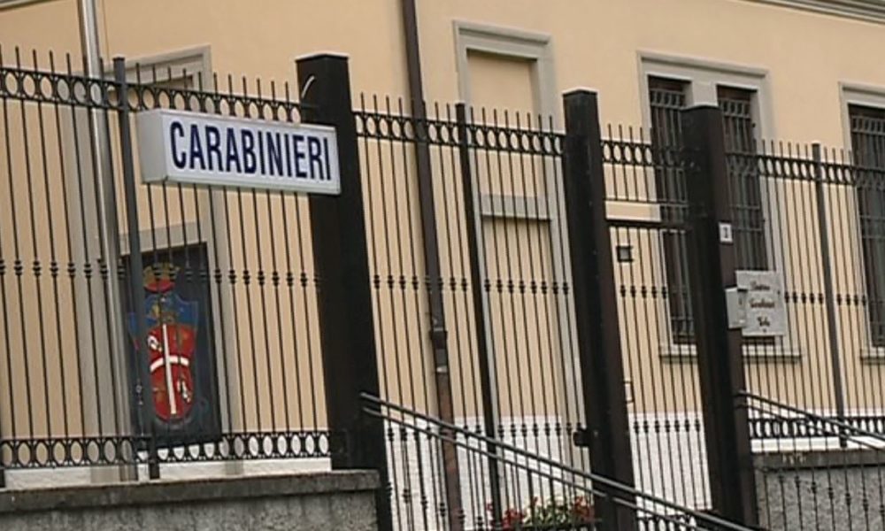 Erba: tenta di sfondare il bancomat delle Poste con un sasso, arrestato