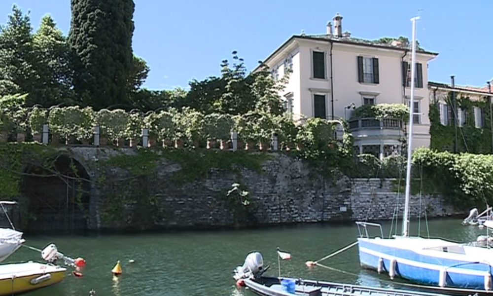 VIDEO Famiglia Clooney paparazzata a Laglio. Il celebre papà annuncia battaglia legale