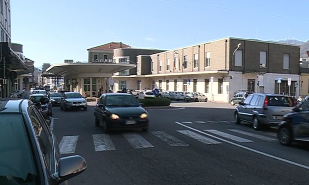 Frontalieri, la proposta del consigliere svizzero: “Usate i ristorni per i parcheggi”