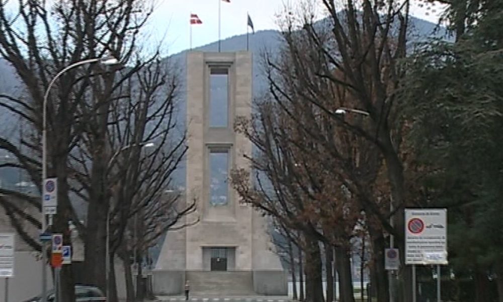 Spaccio ai giardini a lago, sorpreso a cedere la droga. Arrestato