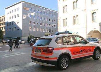 in svizzera incidenti stradali nella foto: un'auto della polizia