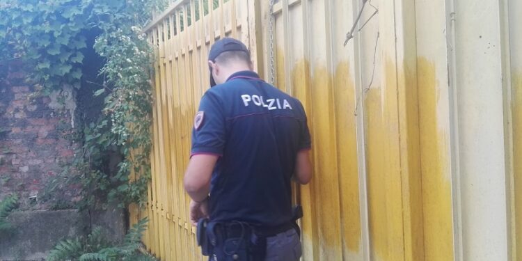 Polizia davanti all'ex Rizzo