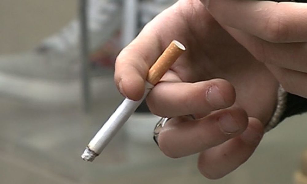Sigarette e coronavirus,  fumatori e contagio. Le risposte dell’esperto