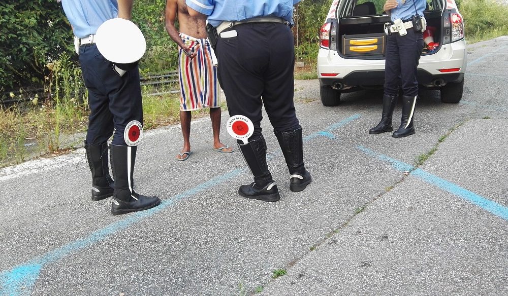 VIDEO – Santarella, mancano i soldi per contare i danni. Ieri senzatetto allontanato dai vigili