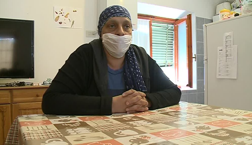 La storia di Rossella tra malattia e povertà, l’appello al Comune: “Una casa per me e per mia figlia”