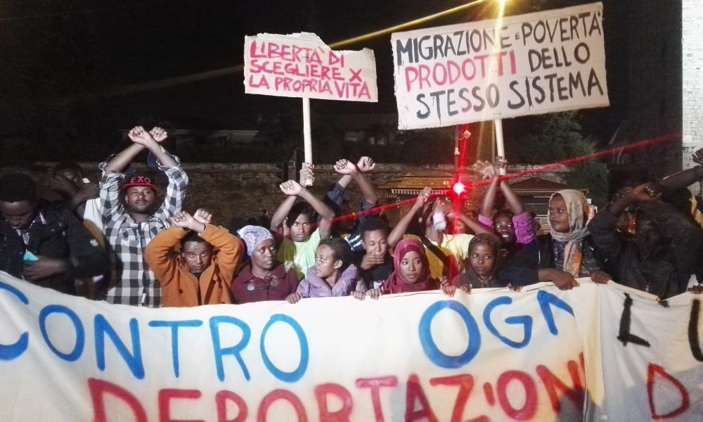 VIDEO “Open the borders, freedom, grazie Como”: il corteo dei 300 migranti