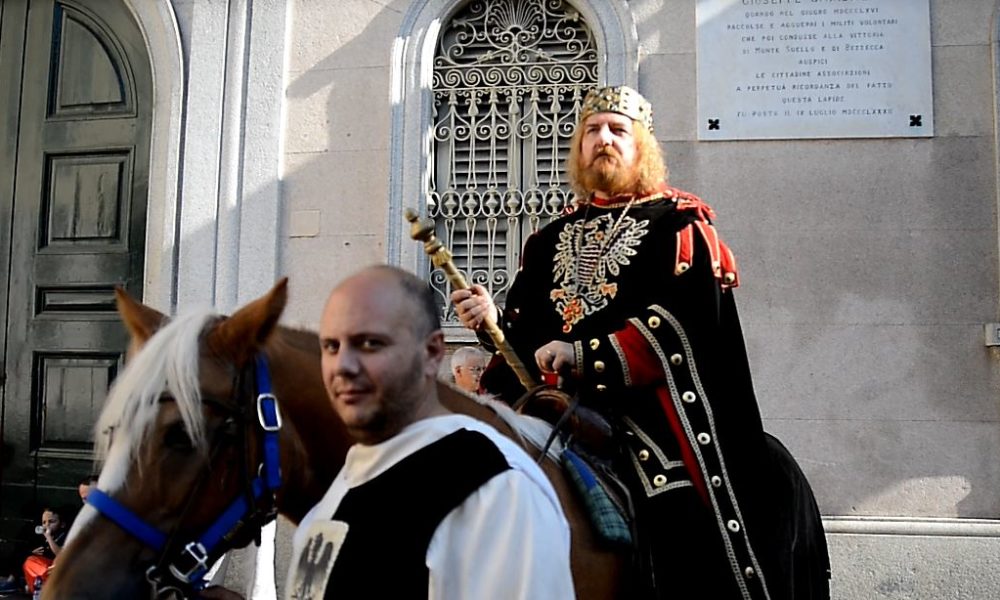 Palio del Baradello, oggi due gare: tiro alla fune e cariolana. Domani il gran corteo storico