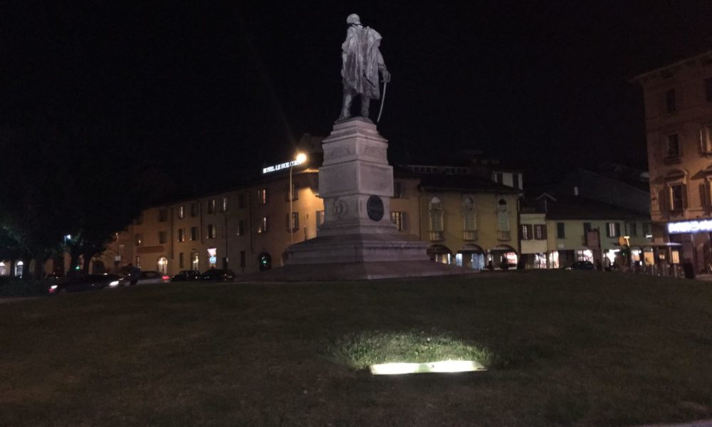 FOTOREP L’ultima battaglia di Garibaldi: le luci sotto la statua sono microserre. Ecosistemi ormai autonomi