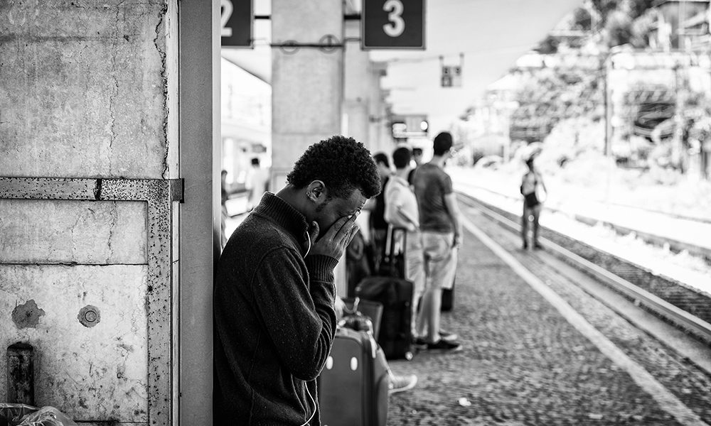 Migranti, il dramma negli scatti di Mattia Vacca: il reportage su Zeit