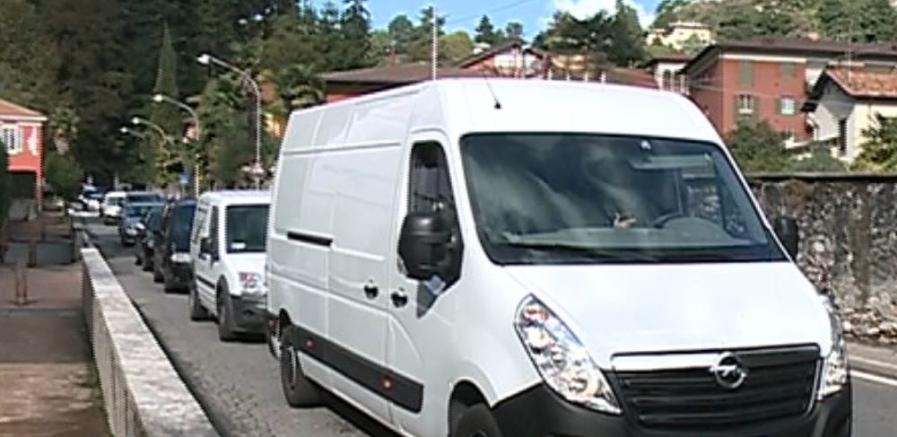 Via Bixio chiusa: altra mattina di passione per gli automobilisti comaschi