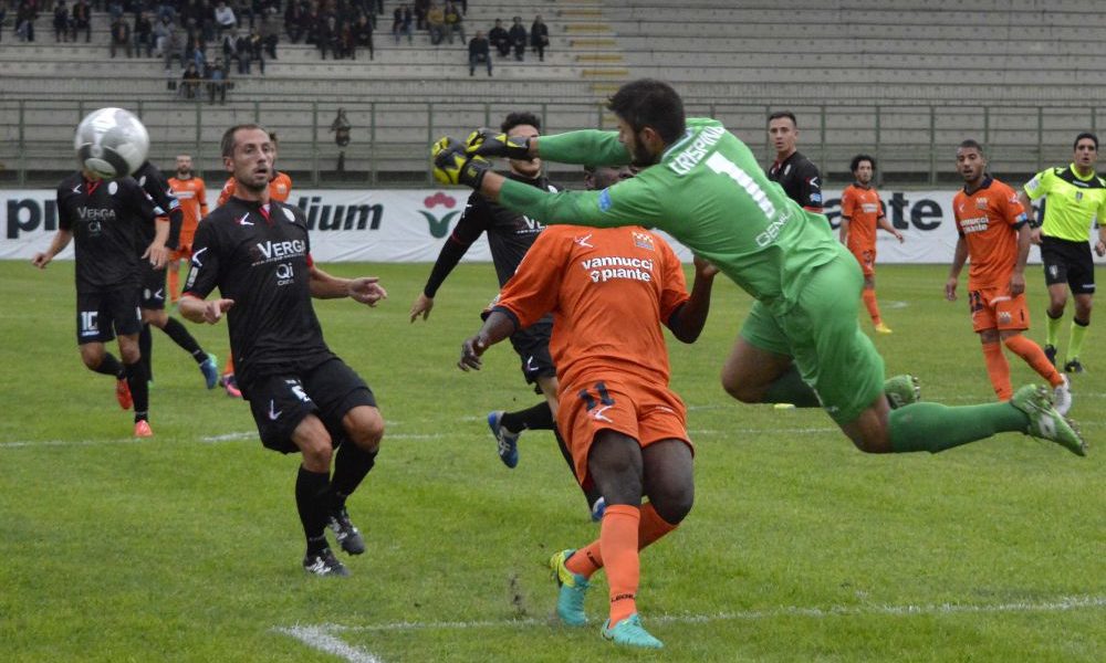 Il Como pareggia con la Pistoiese, Crispino para un rigore e salva il risultato