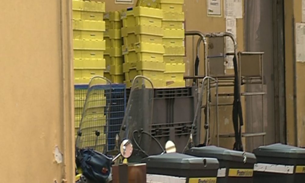 VIDEO Poste, caos recapito. Scatta lo sciopero degli straordinari. I sindacati: “Situazione insostenibile”