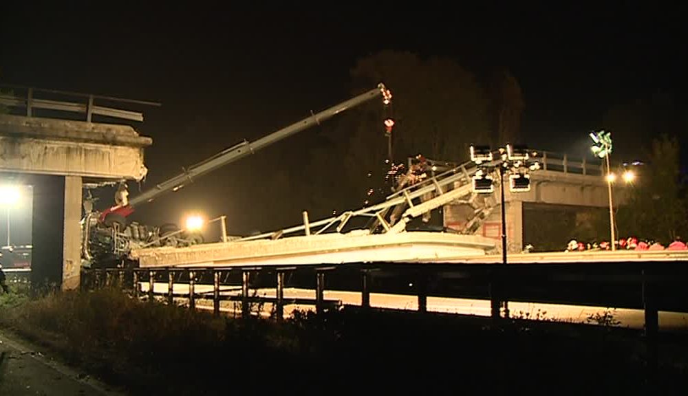 Annone, ponte crollato: nella notte recuperato il corpo della vittima. Quattro feriti in ospedale