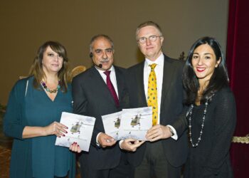 Como teatro Sociale festa per i 30 anni dell'Elisoccorso, nella foto Francesca Indraccolo, Mario Landriscina, Alberto Zoli e Francesca Guido con il libro celebrativo