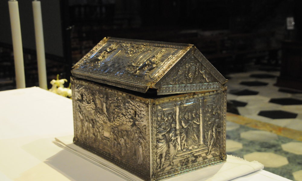 L’urna dei misteri in Duomo a Como: domenica sarà esposta ai fedeli durante il Vespro
