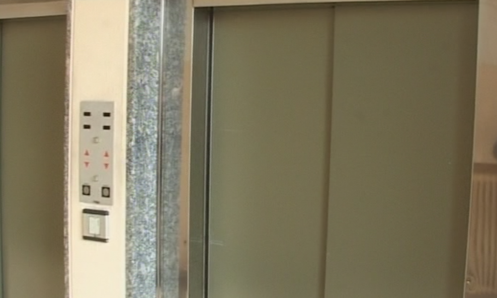 VIDEO Via Napoleona, problemi agli ascensori del Poliambulatorio: “Disagi per gli anziani”