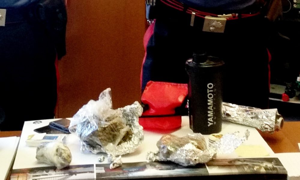 Spaccio in casa, arrestato giovane pusher a Figino Serenza