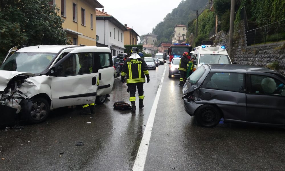 FOTOGALLERY Laglio, incidente tra auto: tra i feriti una donna incinta