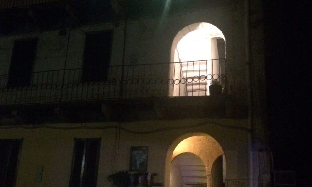 VIDEO Bulgarograsso dopo il crollo avviate le verifiche, le famiglie restano fuori casa