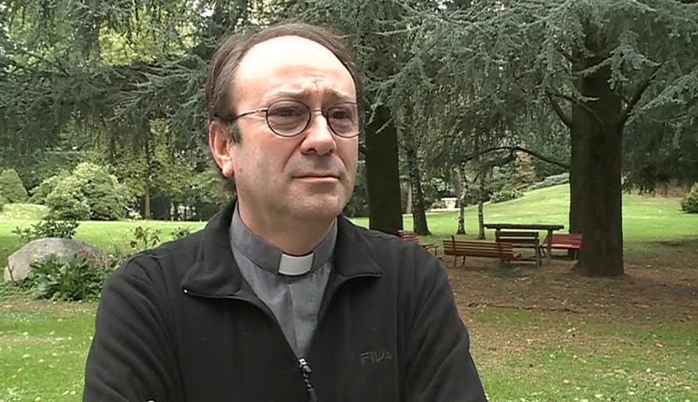 VIDEO Aggredito e rapinato Don Agostino Clerici, fermato 29enne di Tavernerio