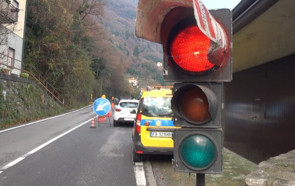 Frana a Brienno, senso unico alternato sulla Regina per un mese