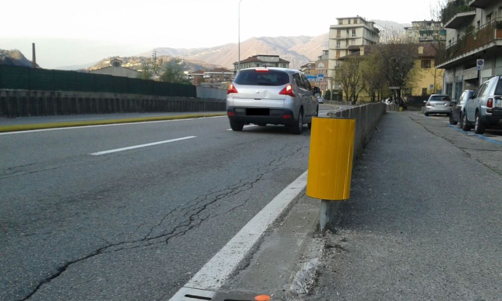 Via Grandi dopo la (profetica) denuncia e l’incidente ecco il catarifrangente