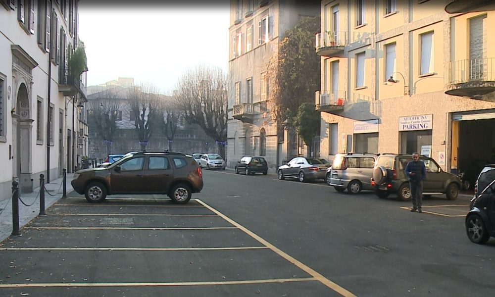 Piazza Roma: 70 posti cancellati, residenti beffati. Gerosa: “E’ il regolamento che va cambiato”