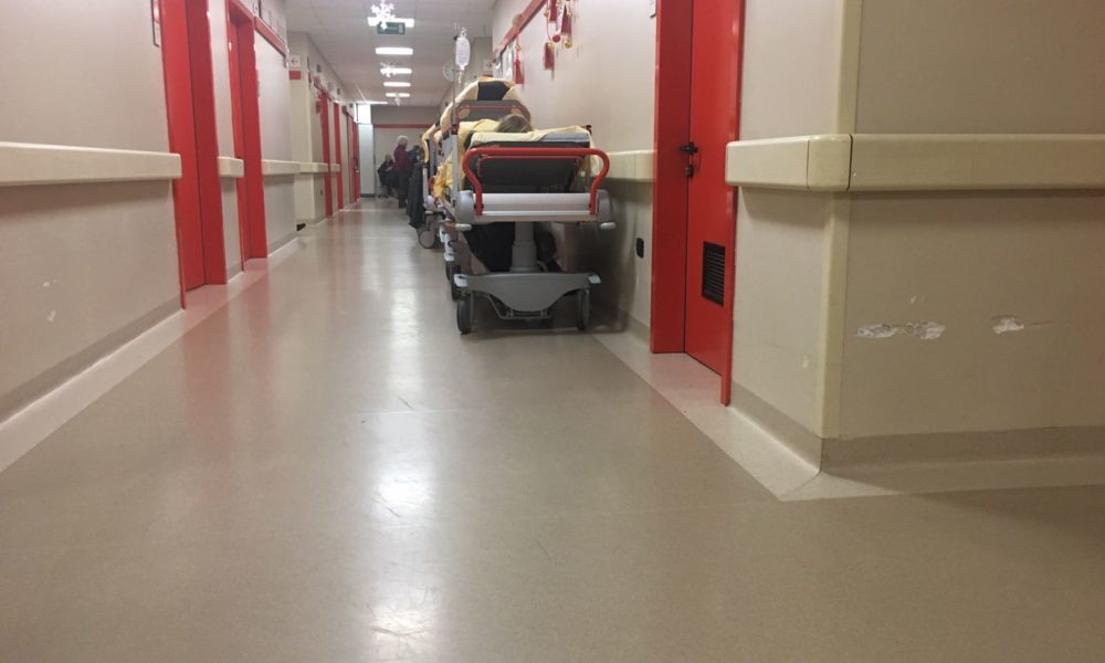 Mariano Comense, infortunio sul lavoro, operaio ferito a una mano