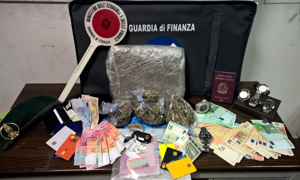 VIDEO – Corrieri della droga arrestati, tentavano di passare dalla dogana di Ronago