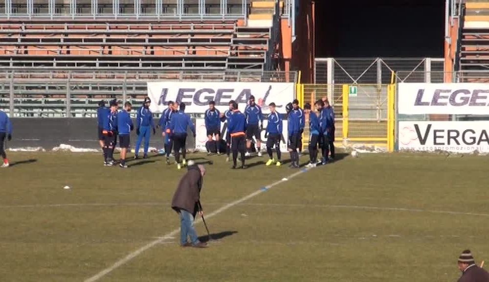 VIDEO Settimana tosta per i lariani: domani la Giana, martedì l’asta. Serve una doppia vittoria, in campo e in tribunale