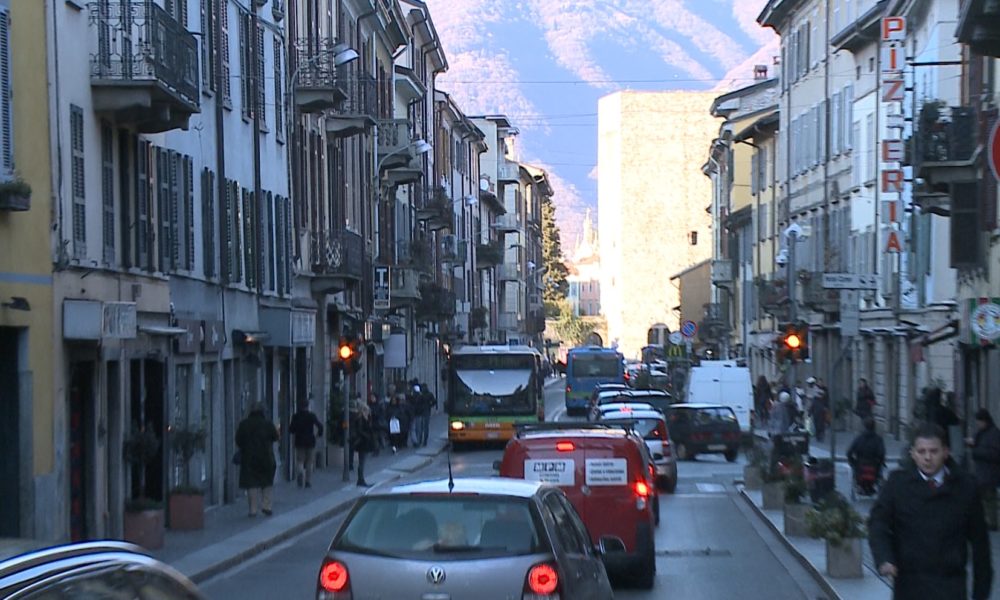 Como, piano viabilità per gli eventi di Natale. Via Milano chiusa al traffico nei pomeriggi di sabato e nei festivi