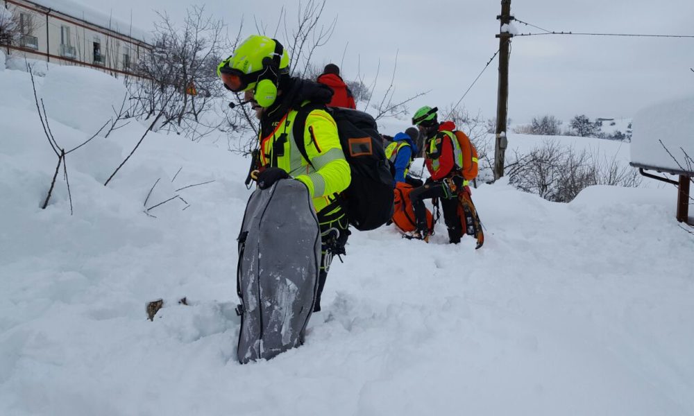 VIDEO Sisma e neve in centro Italia, l’elisoccorso di Como ha salvato 60 persone