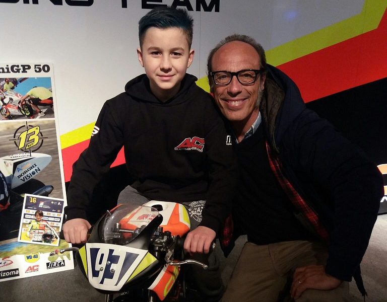 Una (mini)moto ufficiale per un (mini)campione comasco