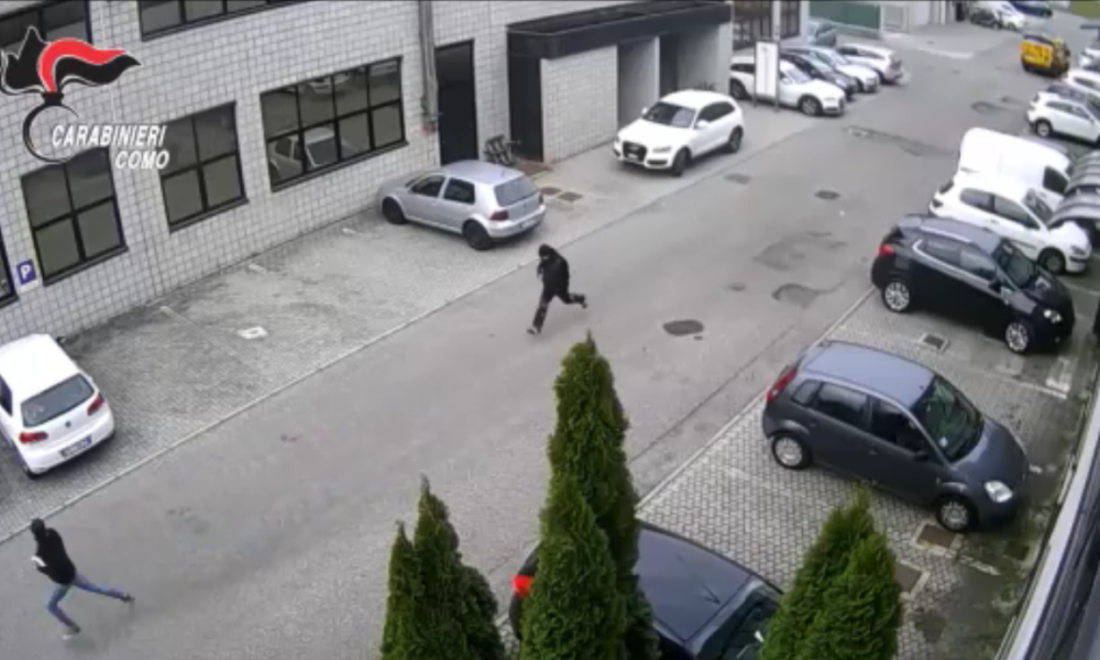 VIDEO – Rapina in villa a Novedrate, due arresti: il “palo” era il piastrellista