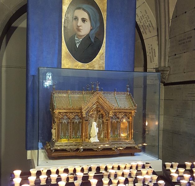 Giovedì sera e venerdì mattina a Como le reliquie di Santa Bernadette di Lourdes